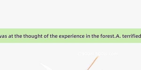 The old lady was at the thought of the experience in the forest.A. terrified；terrifying B.